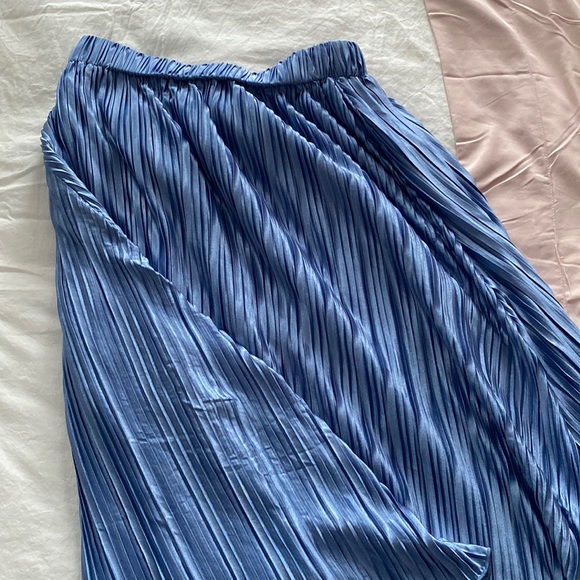 The Drape Pleated Midi Skirt - Picture 2 of 2